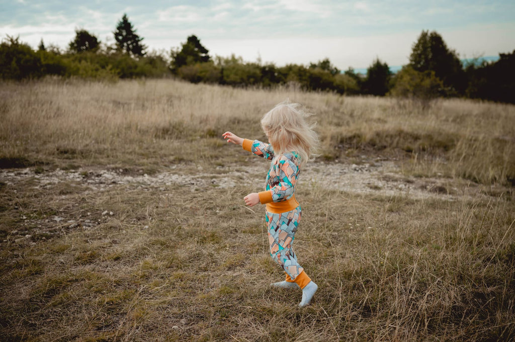 Set body a kalhoty z merino vlny – Barevné hory