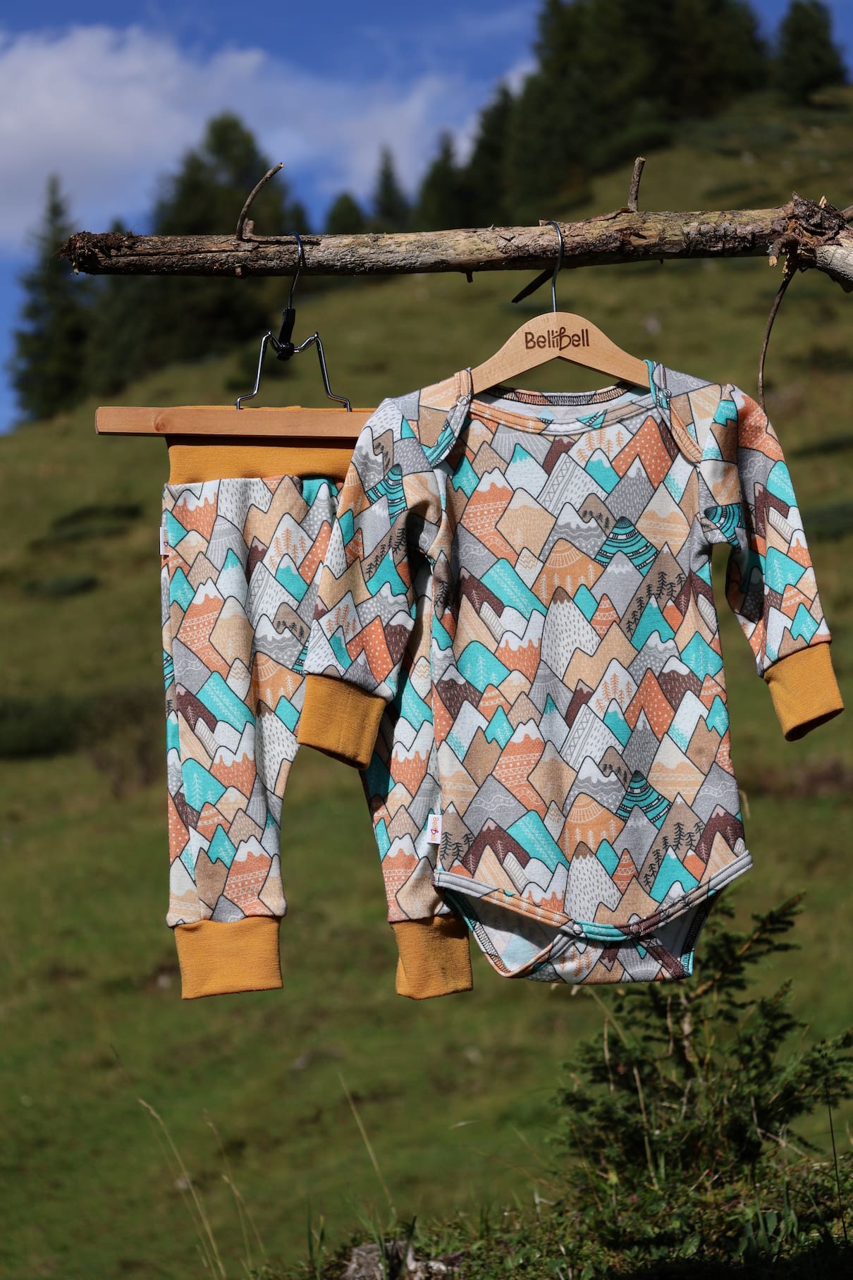 Set body a kalhoty z merino vlny – Barevné hory